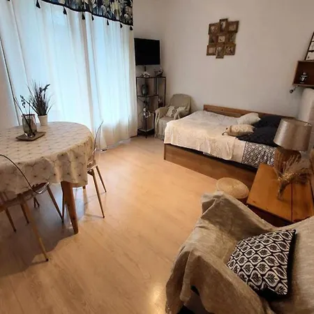 アパート Studio For 3 People *