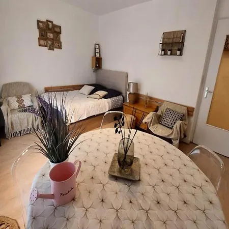 アパート Studio For 3 People *